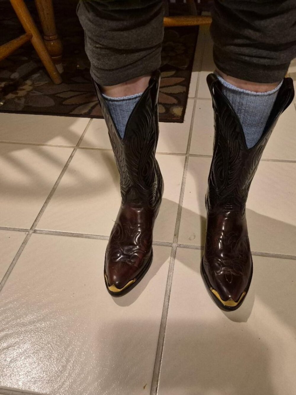 Laredo Cowboy Boots with Gold Tip and Elegant Interior Design: